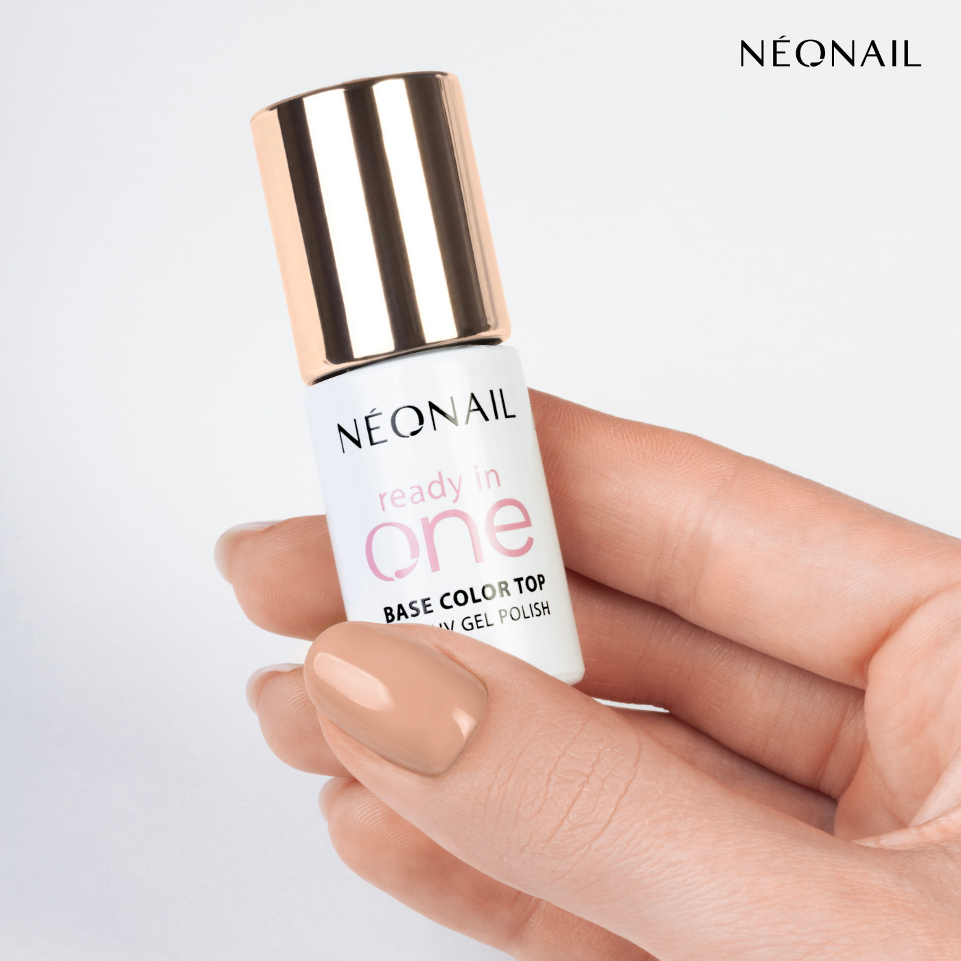 Esmalte  semipermanente 3-in-1 One Sand Taupe 05 &ndash; el marr&oacute;n claro perfecto