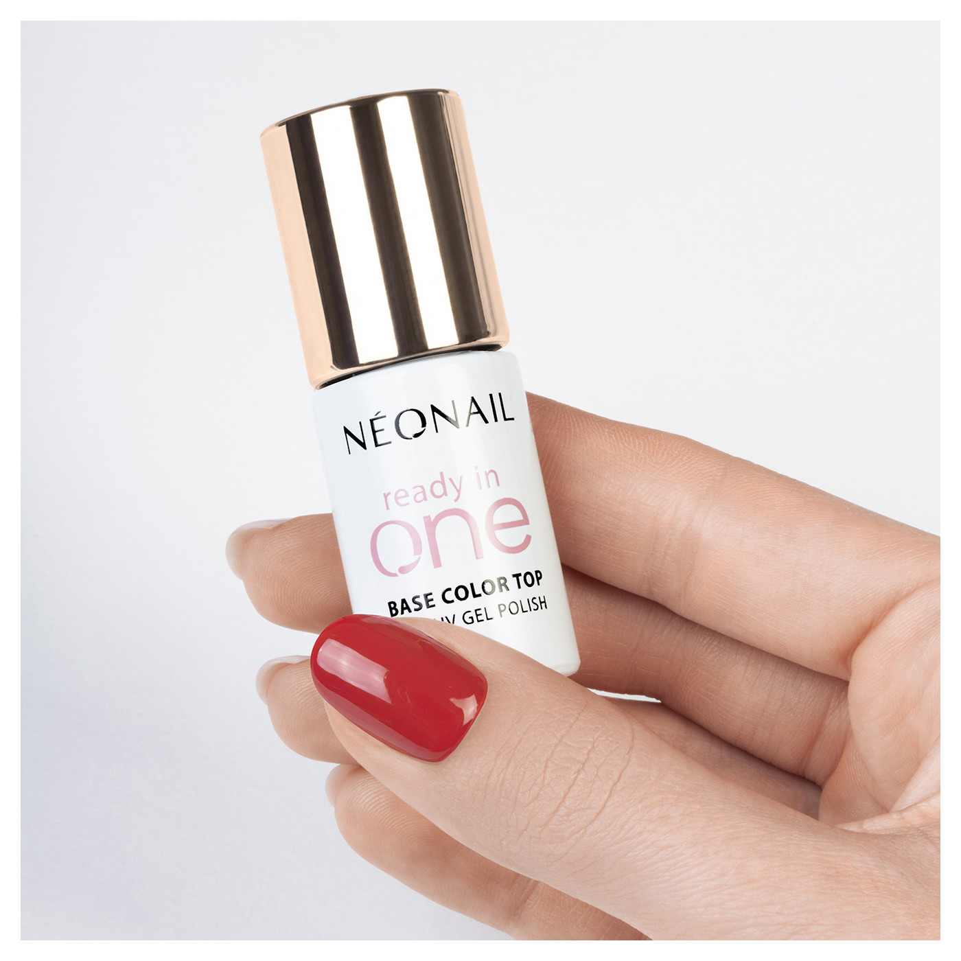 Esmalte semipermanente 3-in-1 One Classic Red 11 &ndash; la manicura roja perfecta