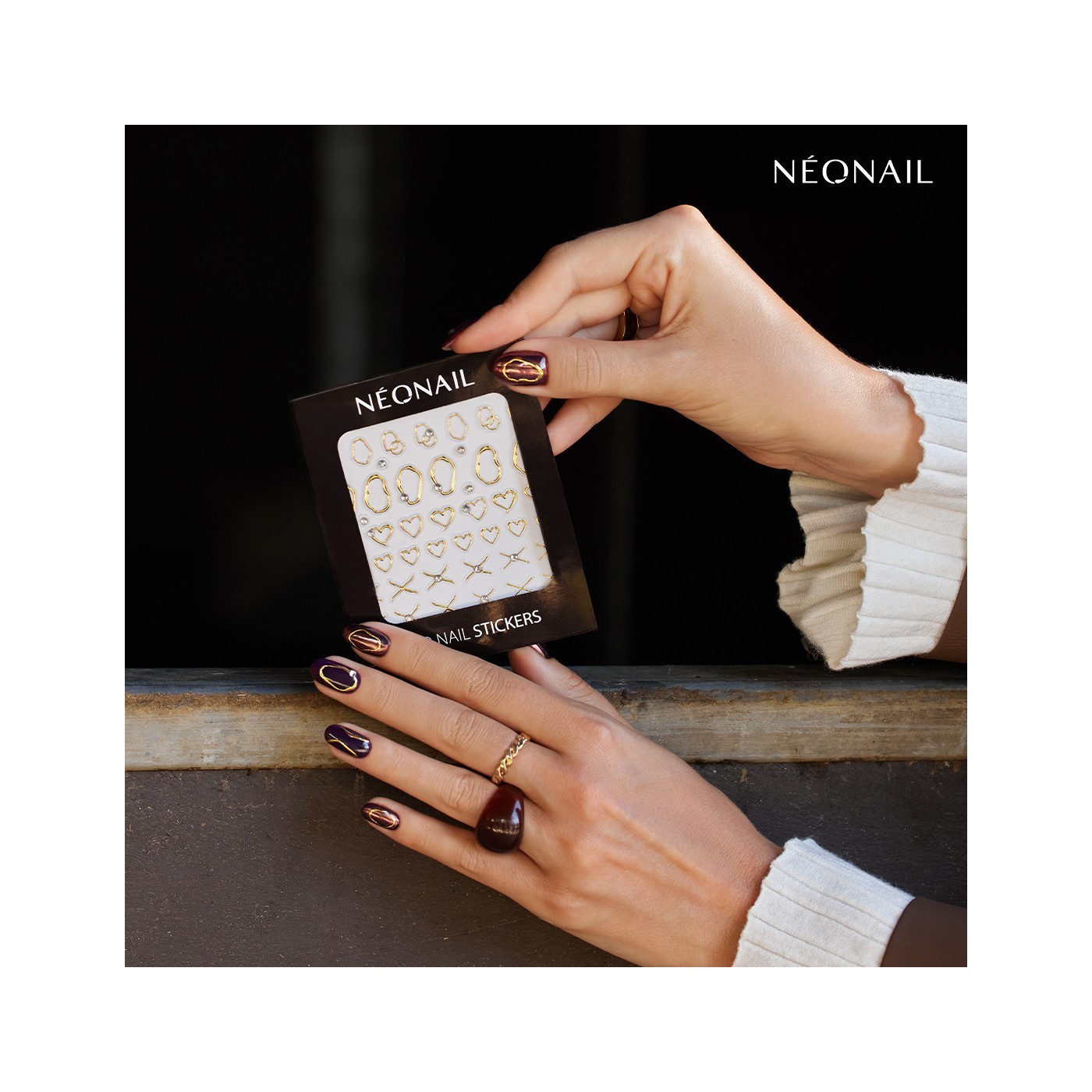 3D Nail Stickers Gold Abstract &ndash; un toque de lujo en tus u&ntilde;as | NEONAIL